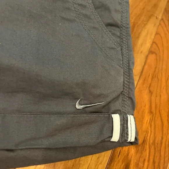 NIKE Shorts Ladies Size 8 Gray EUC Zip Up Summer Perfect - Picture 3 of 8